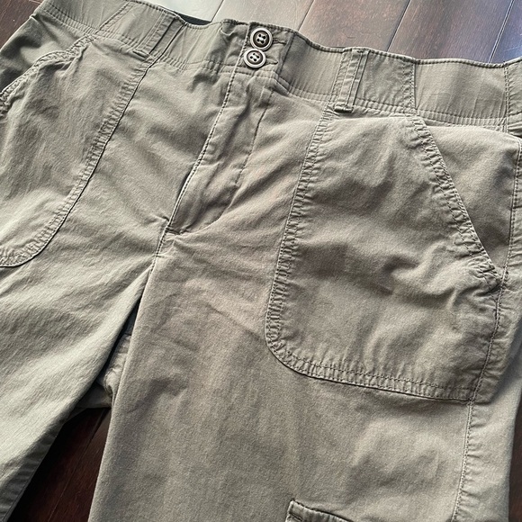 Democracy AB Technology Women's Cargo Pants Size 8 Olive Green Pants - Picture 2 of 6